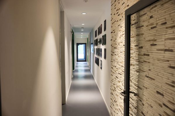 smart unit » Full-Service Digitalagentur - Agentur Inside: Flur zur Küche und Team Büro